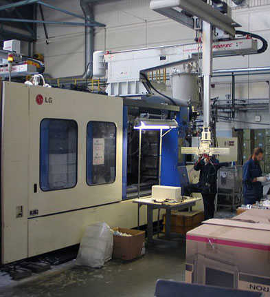 74 tons Injection Moulding Machine- 2